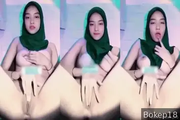 Cewek cantik memek tembem mulus colmek nakal