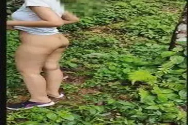 Cewek Cantik Pasrah Digenjot Di Hutan Gerimis