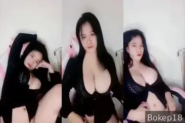 Cewek cantik toket gede pamer memek di live