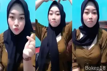 Cewek pamer barang di live cari duit